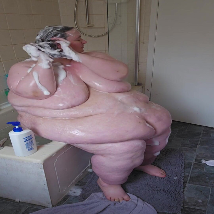 SSBBWLadyBrads: SSBBW Unable to Bath Part 2 in the Bathroom