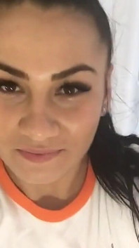 Gagica cu țâțe uriașe Helen Star selfie face și țâțe săltărețe