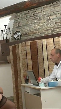 Syrial'in çok yetkin bir jinekologla randevusu var!