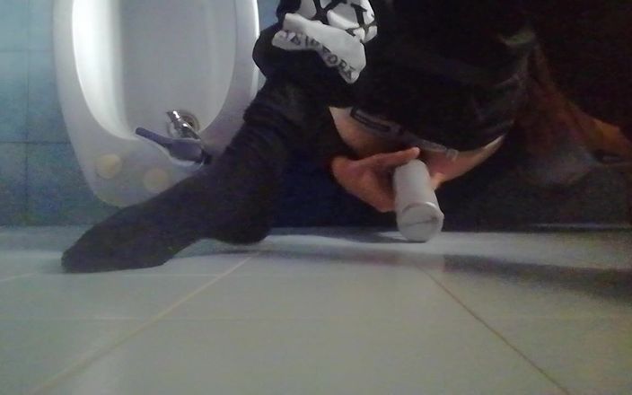 Culopeke: Guy tied her legs and opens her tight ass