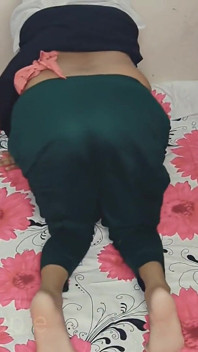 Engañando a mi novia con su hermanastra tetona