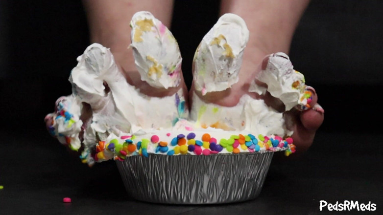 PedsRMeds: Shortlivedtyranny Funfetti Cake Smash