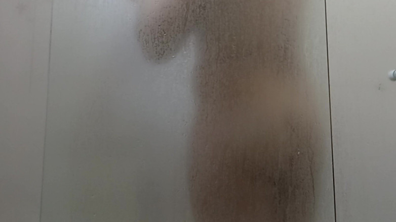 amateurbrazilian: Aku pengen kamu ngusap kontolku dan pantatku