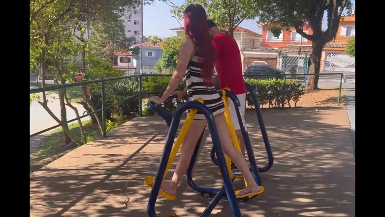 ksalnovinhos: I Take My Wife To The Park To Show Off