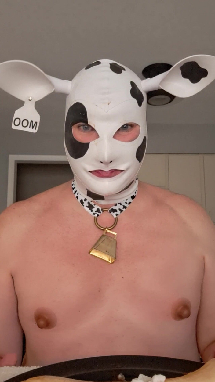 Victoria Lecherri: Văcuță flămândă!