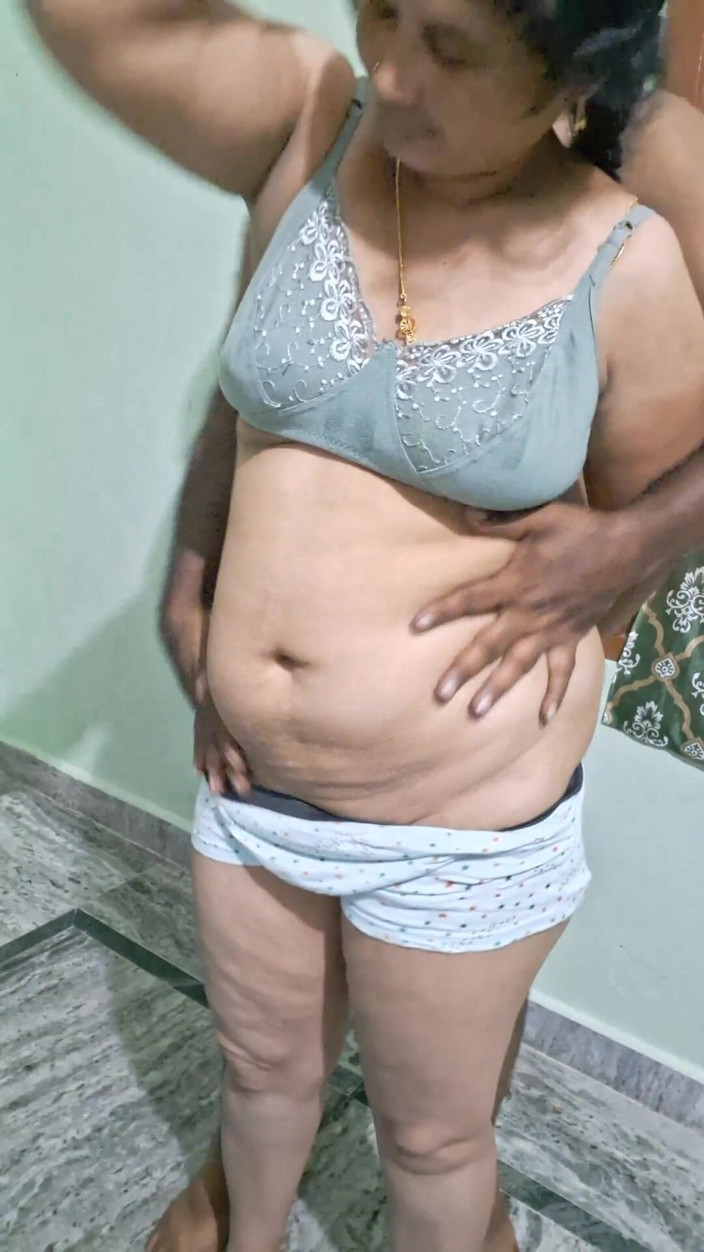 Sexy sindu: Горячая поцелуй пара