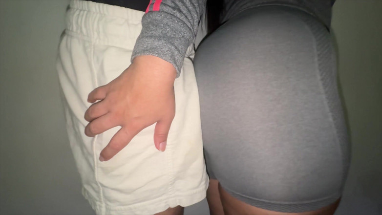 CoupleOfHotSins: Donna Sconosciuta Tocca Il Cazzo Di Uno Sconosciuto