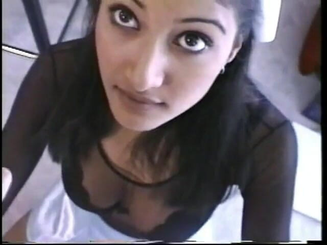 Indian Goddesses: Enfermera india juega con su amiga y luego se une...