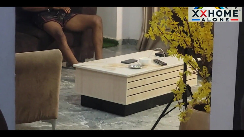 Home Alone: दो कमसिन बेब vera और सुंदर चेहरा dora बड़े भाई का मोटा लंड साझा करती हैं