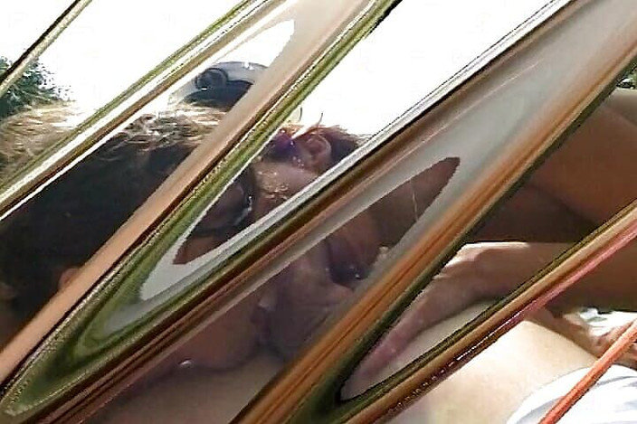 Planete Francaise: Pelacur sange perancis ngocok kontol pria ini di kapal di...