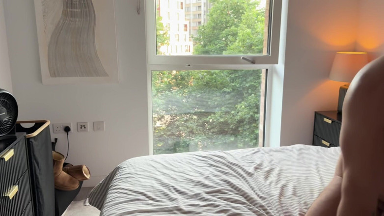 Daddy_dan_xxx: London Heatwave digantung atas tanpa kondom dengan zakar tebal yang...