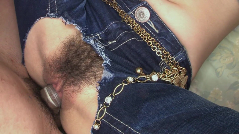 Asian threesomes: Troia asiatica in jeans viene scopata in questa sessione di...