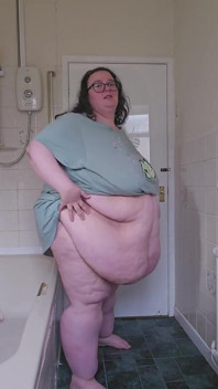 Belly Play in the Bathroom with SSBBW Goddess