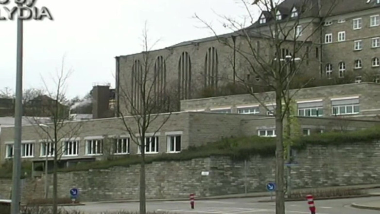 Lydia Privat: Threesome at womens prison