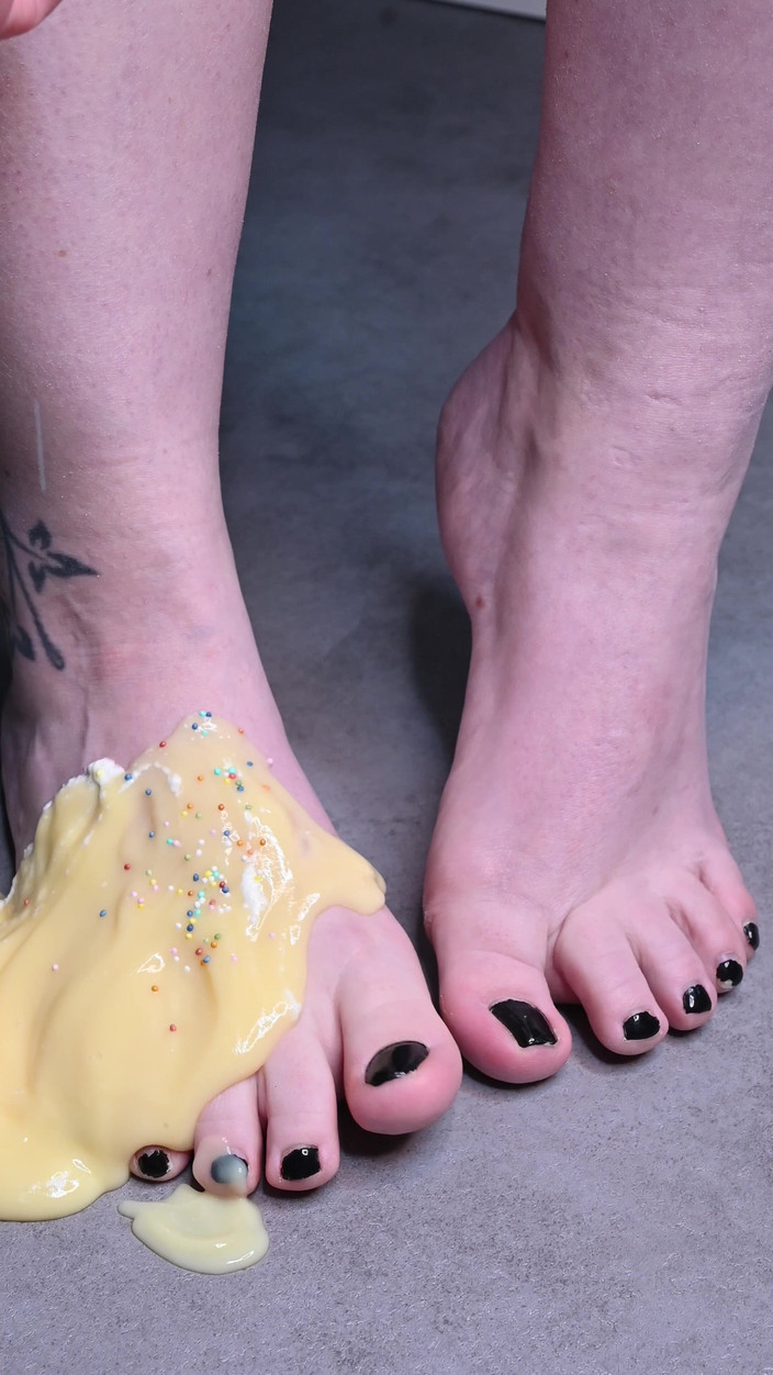Sexyskyfeet: Asmr creamy puding kaki muncrat puding tebal dan taburan