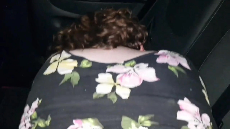 Real homemade BBW BBC porn: 在户外把我弯在车子的座位上，狠狠地深深地