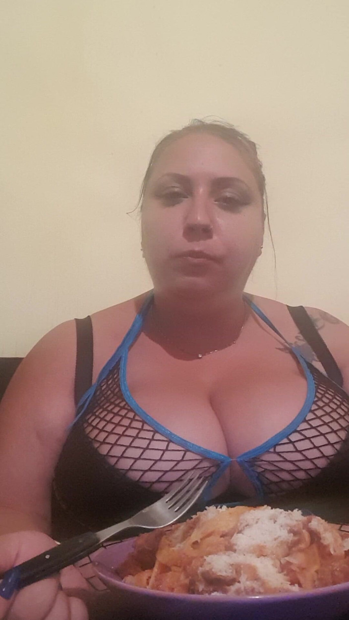 LoraBbw: Stuffing My Self with Pasta/feedee