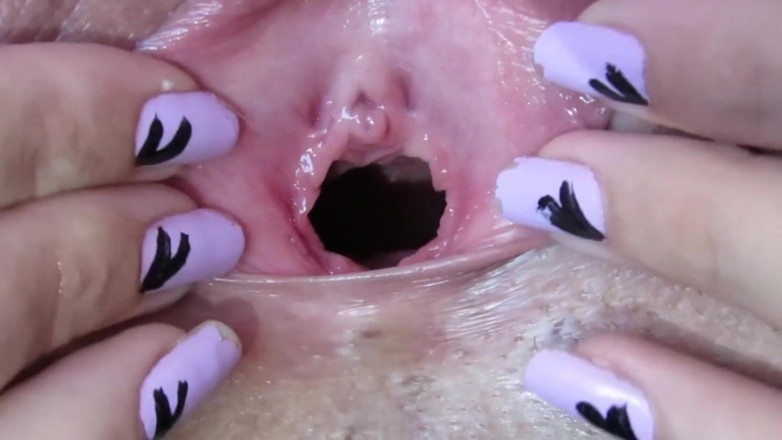 Cuteblonde666: Close-up poesje gapende vuistvingers