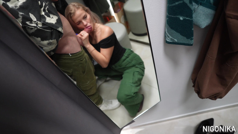 NIGONIKA: Šortky - učitel se setkal se studentem v obchodě s oděvy...