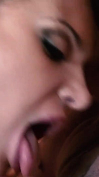 Nika Noire hat eine riesige menge titten und liebt es zu ficken