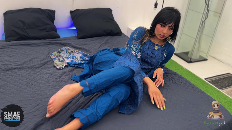 Aaliyah Yasin: Pákistánská Bhabi Aaliyah Yasin si tře kundičku, dokud se neudělá