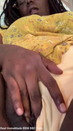 Super sexy ebony cuties: Calcinhas para o lado esfregando minha buceta preta peluda apertada