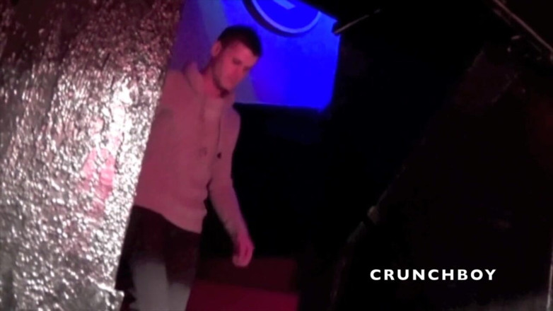 Crunch Boy: Due sexy ragazzi francesi scopano in retro dopo il lavoro