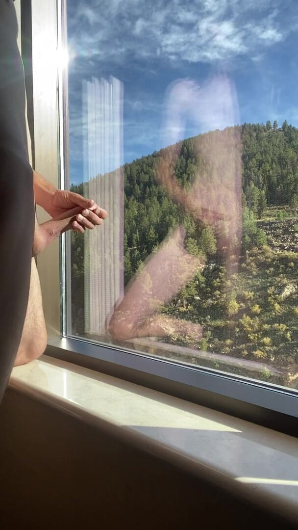 Edge Master: Hotel view cumshot