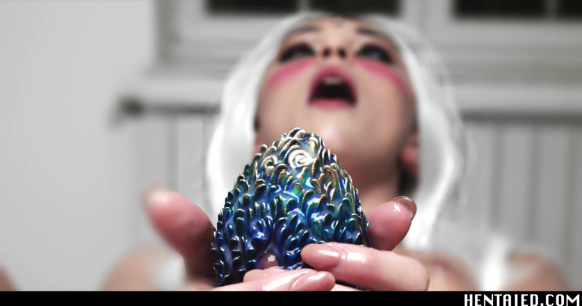 Hentaied: Hentai kehidupan sebenar - Elf memerah merata-rata semasa mengongkek dildo besar