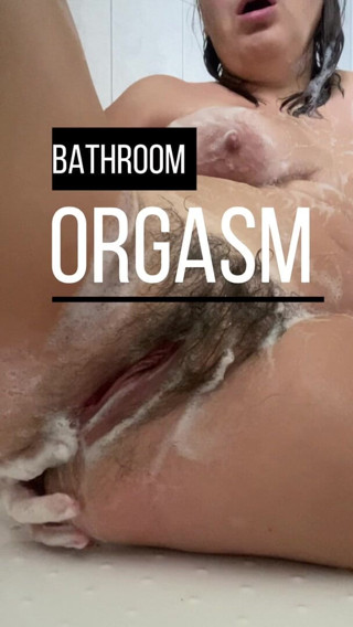 Mary Di: Orgasm in bathroom