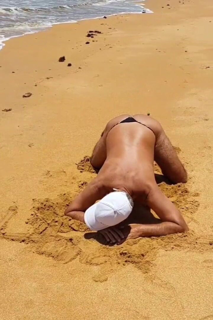 Ladysilvas: Ladysilva crossdresser pe plajă cu curul sexy