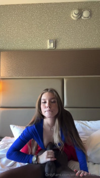 Wielki cyc w ciąży snowbunny zostaje zalana