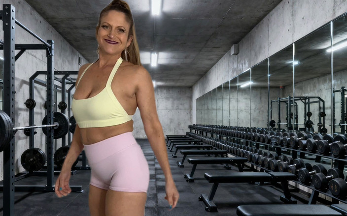 TabithaXXX: Svlékání z oblečení v tělocvičně