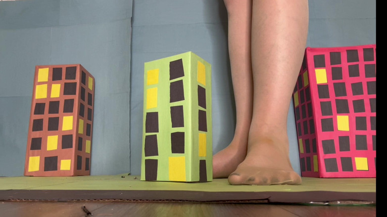 Peppermint Giantess: Une assistante géante du maire détruit la ville