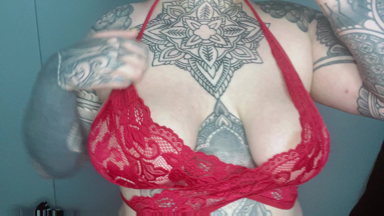 Miss Valentina: Vermelho lingerie tetas adoração
