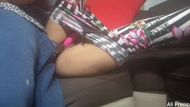 Ali Precio: チンコの先端だけを入れて、とても大きくて太くてお尻が痛い