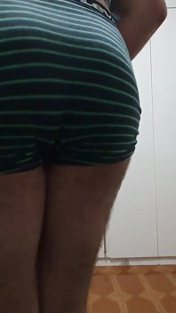 Scoreggia nel mio armadio dopo una lunga giornata