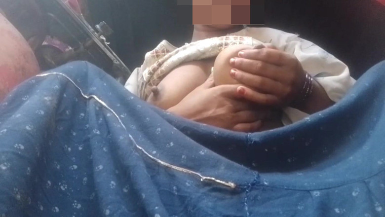 RJ NISHA: Une bhabhi indienne se masturbe en se doigtant deux