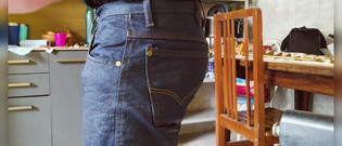 Stink HairyMale: 穿着衣服洗澡