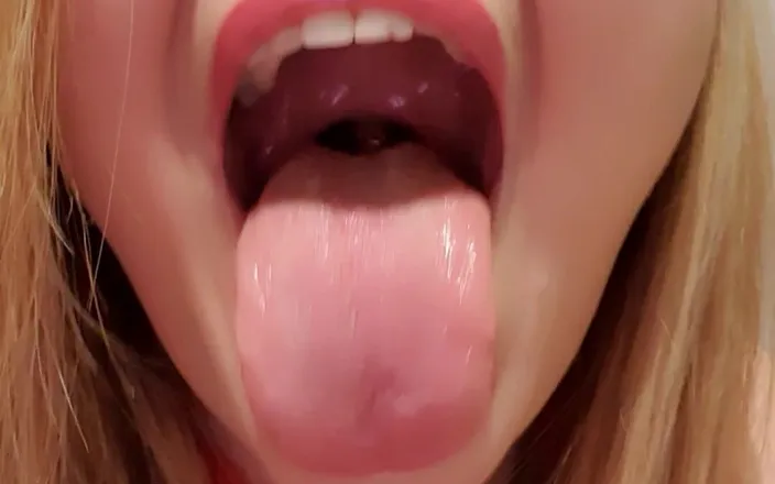 Mandy Foxxx: Bored Housewife Squirter Alone on Valentines Day with Her New...