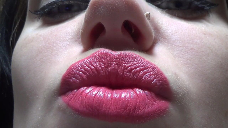 Goddess Misha Goldy: Kissing and duck face with big pink lips