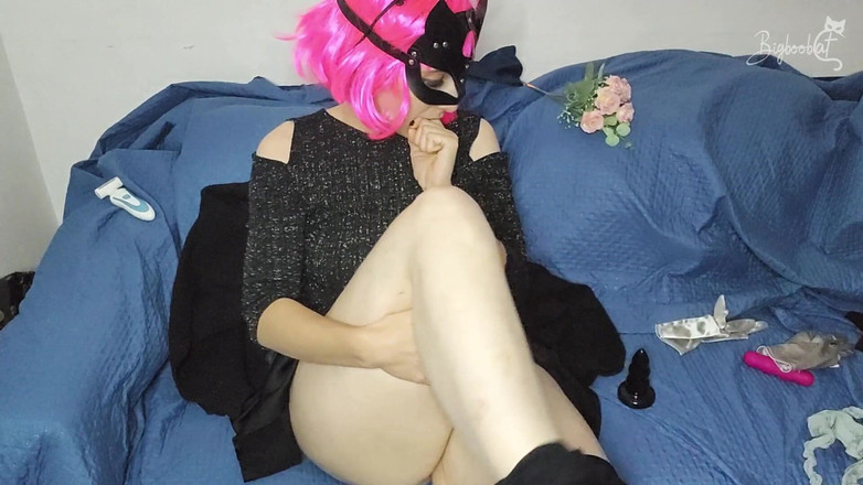 BigBoobCat: Memekku bikin aku jadi nakal banget! Aku lagi muasin diriku...