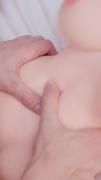 Pillé a Mi Hermanastro Con Una Muñeca Y Le Enseñé a Follar Con Una Chica De Verdad