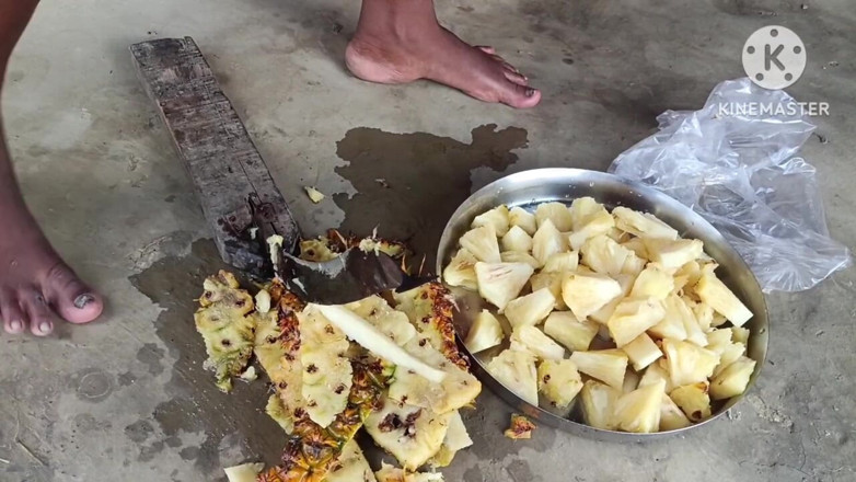 Nenika: Desi Bhabhi Looks Very Hot While Cutting Fruits