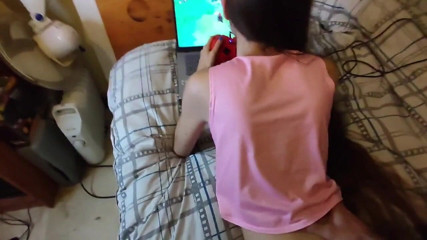 LittleBiocide: La sorellastra gamer ama un creampie