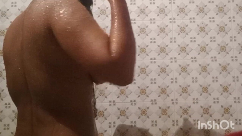 bdsupersex: Jannat show její velká prsa ukazující celé tělo koláž dívky