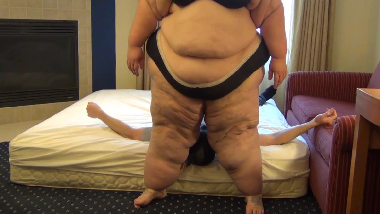 Full Weight Productions: L'intro de Savannah aux gouttes de cul 1