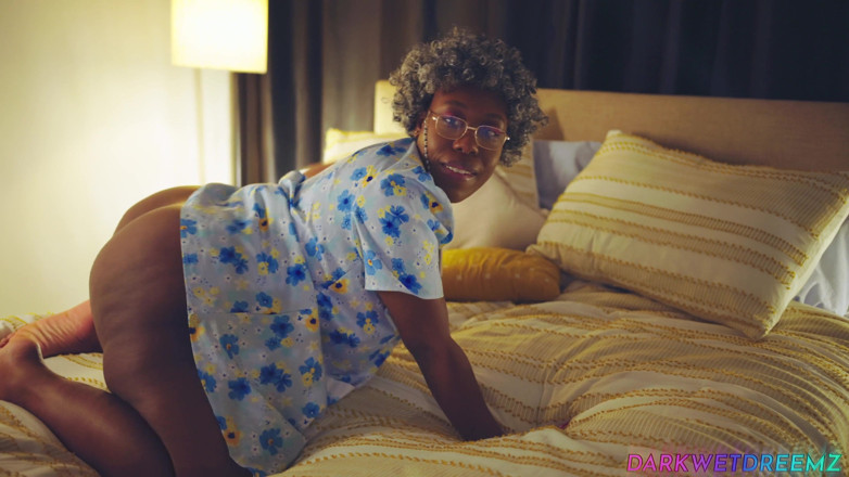 Dark Wet Dreemz: La abuela realmente quiere ser follada