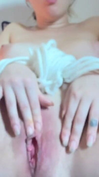 Perhambaan remaja jalang melancap hingga orgasme