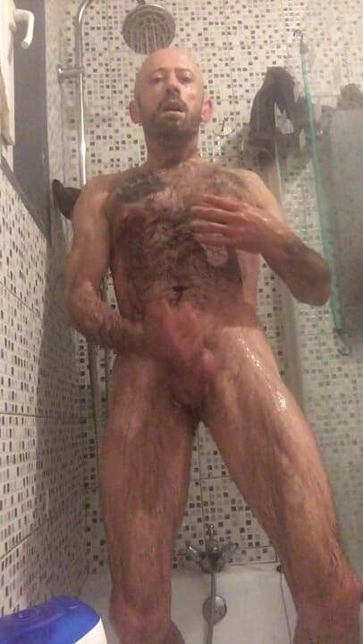 Portugaycho: shower 2